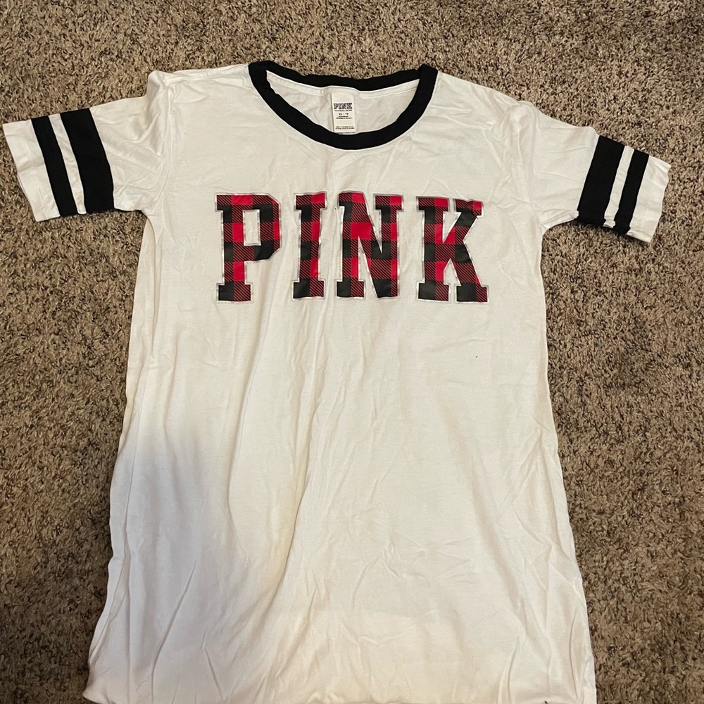 Pink plaid logo sleep tshirt!!